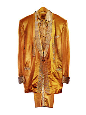  The Iconic Золото Lame Suit