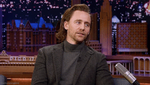  Tom Hiddleston talks to Jimmy Fallon || The Tonight tampil || November 25, 2019