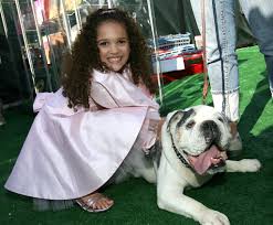  Madison Pettis And Spike The Dog 2007 ডিজনি Film Premiere Of The Game Plan