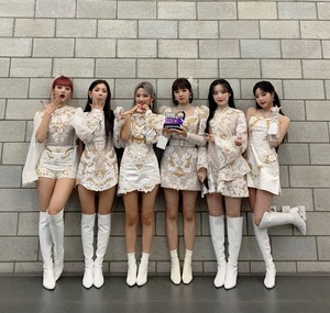  (G)I-dle at The 显示