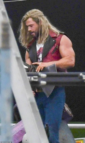  Chris Hemsworth || Thor: 爱情 and Thunder film set, Sydney || February 1, 2021