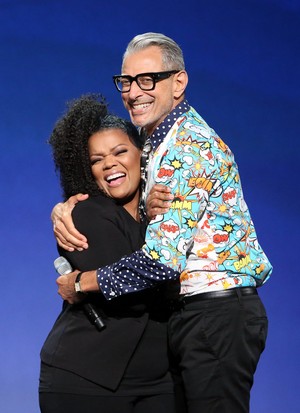  Jeff Goldblum And Yvette Nicole Brown Дисней Expo 23