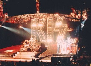  baciare ~East Rutherford, New Jersey...December 20, 1987 (Crazy Nights Tour)