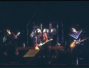  ciuman ~Long Beach, California...January 17, 1975 (Hotter Than Hell Tour)