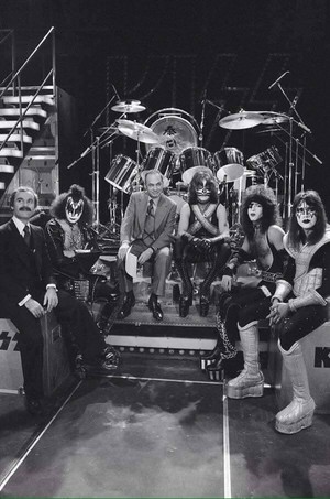  吻乐队（Kiss） ~Newburgh, New York...Air date: January 10, 1978 (Land of Hype and Glory)