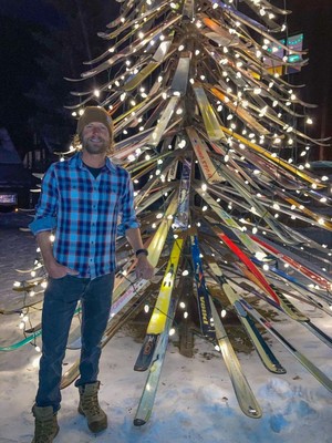  Merry क्रिस्मस and happy holidays from Dierks and the Flag n Anthem family...Colorado style skitree