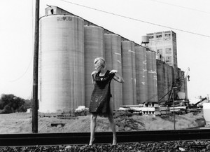  Amber Heard photographed Von Tasya transporter, van Ree - 2010