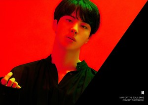  BTS MAP OF THE SOUL ON:E CONCEPT PHOTOBOOK منظر پیش cuts CLUE VER. [SHADOW] | JIN