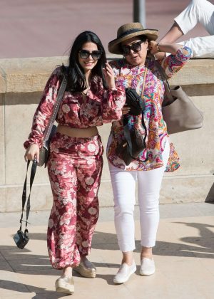 Emeraude and her mother visit the monuments of Paris