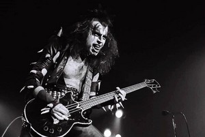  Gene ~Ontario, Canada...April 23, 1976 (Alive Tour)