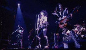  키스 ~Hartford, Connecticut...February 16, 1977 (Rock and Roll Over Tour)