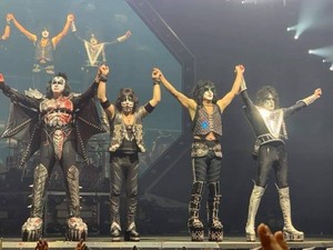 KISS ~Moline, Illnois...march 10, 2019 (End of the Road Tour) 