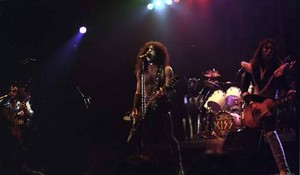  吻乐队（Kiss） (NYC) February 18, 1977 (Rock and Roll Over Tour)