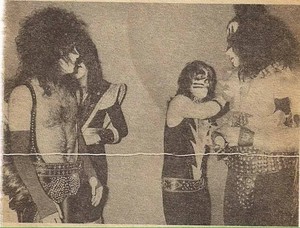  吻乐队（Kiss） (NYC) February 18, 1977 (Rock and Roll Over Tour)