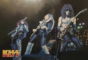  baciare ~Osaka, Japan...March 24, 1977 (Rock and Roll Over Tour)