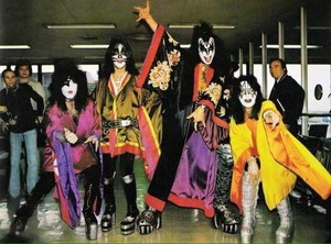  キッス arrives in Tokyo, Japan...March 18, 1977