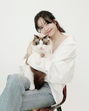 Lisa with her cats