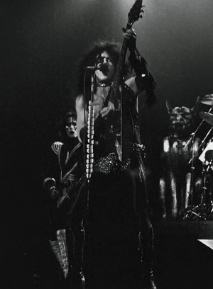  Paul (NYC) February 18, 1977 (Rock and Roll Over Tour)