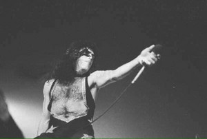  Paul ~Ontario, Canada...April 23, 1976 (Alive Tour)
