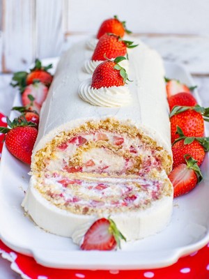 strawberi Swiss Roll Cakes
