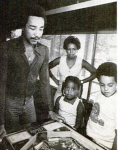  At nyumbani With Smokey Robinson And His Family