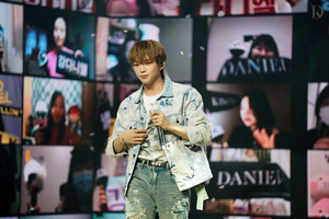  Behind the scene चित्रो of 'YELLOW' Online Showcase | KANG DANIEL