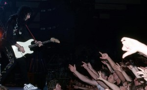  Bruce ~Toledo, Ohio...May 19, 1990 (Hot in the Shade Tour)