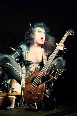  Gene ~Las Vegas, Nevada...May 29, 1975 (Dressed to Kill Tour)