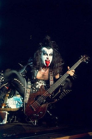 Gene ~Las Vegas, Nevada...May 29, 1975 (Dressed to Kill Tour) 