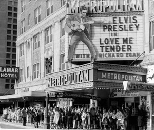  1956 Film Premiere Of 愛 Me Tender