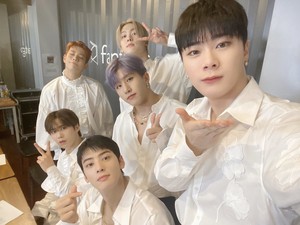  ASTRO - Video call fã signing Event
