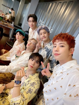  ASTRO - Video call fan signing Event