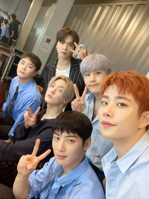  ASTRO - Video call 팬 signing Event