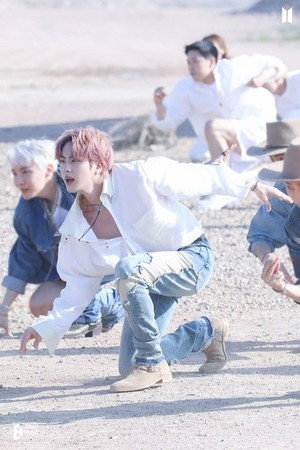  BTS Permission To Dance Jin Focus foto Sketch