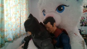  Elsa orso Gets Batman And Superman To Stop Fighting