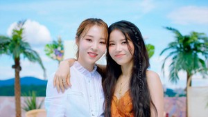  Solar and Moonbyul 'Promise U'