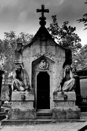  Pére Lachaise Cemetery