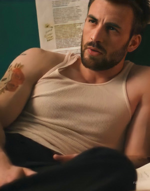  Chris Evans as Mike Weiss in Puncture || 2011