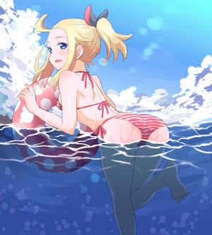  Edea Lee is going for a swim