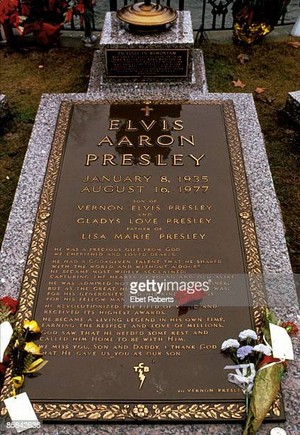  Gravesite Of Elvis Presley