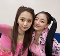 Tzuyu and Jihyo - twice-jyp-ent photo