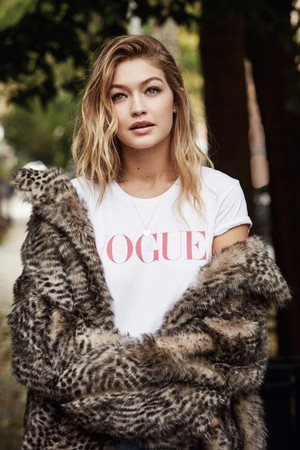  Gigi ~ Vogue UK (2016)