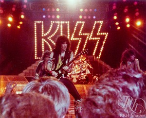  baciare ~St. Paul, Minnesota...December 29, 1984 (Animalize Tour)