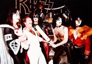  baciare with Dennis Lillee ~Perth, Australia...February 10, 1980 (Perth Entertainment Centre)