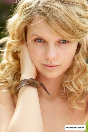  Taylor ~ People Magazine (2008)