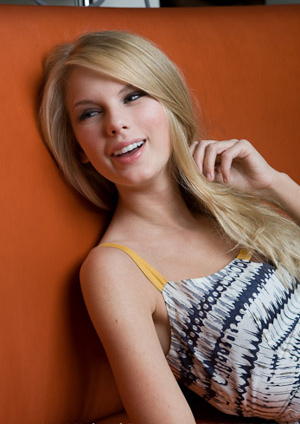  Taylor ~ US Weekly (2007)