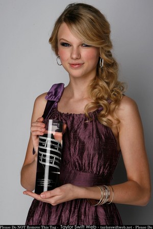  Taylor ~ Young Hollywood Awards (2008)