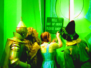  The Wizard of Oz - Please Knock
