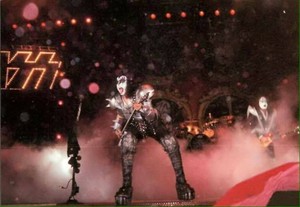  Gene ~Paris, France...March 22, 1999 (Psycho Circus Tour)