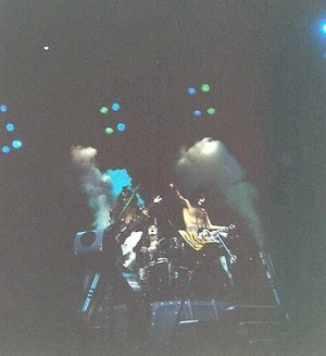  ciuman ~Biloxi, Mississippi...March 18, 1983 (Creatures of the Night Tour)